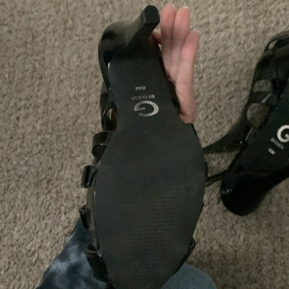 G by GUESS black platform heels with stud accents size 6.5 - Picture 6 of 6